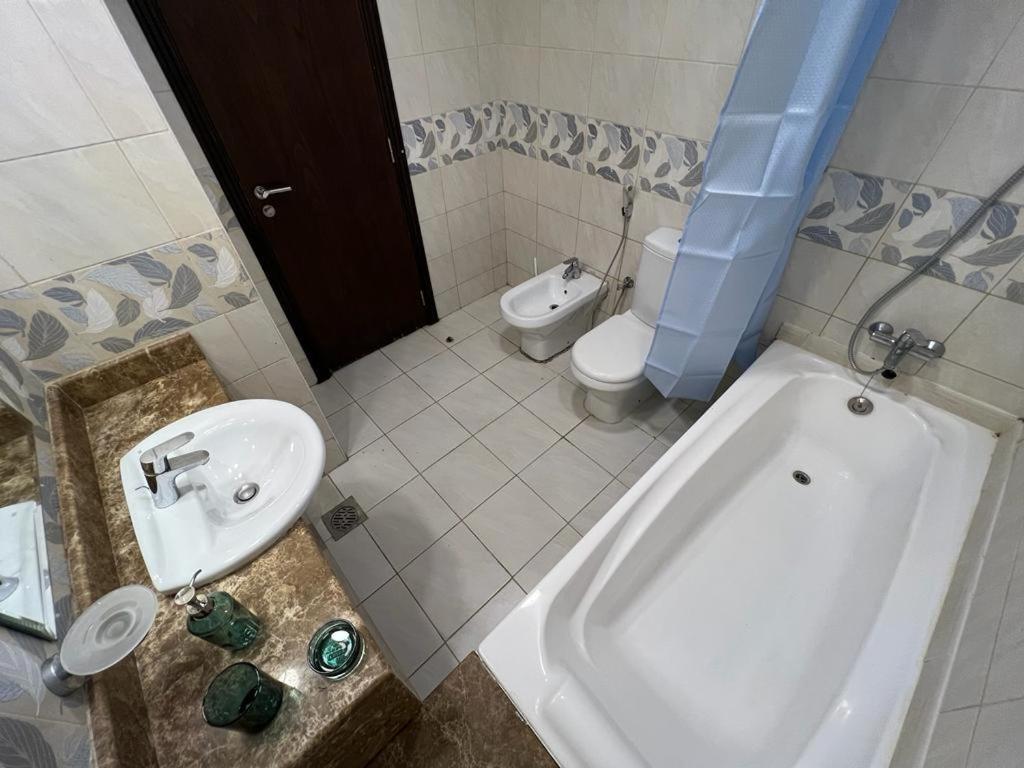 Elegance Hostel Dubai Esterno foto